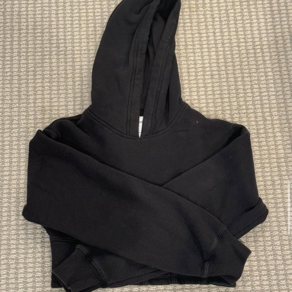 Social Tourist Cropped Hoodie